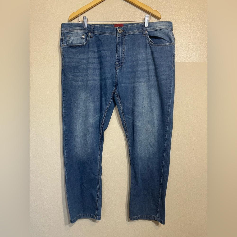 Truth Substance Men’s 42/30 straight leg Blue Jeans